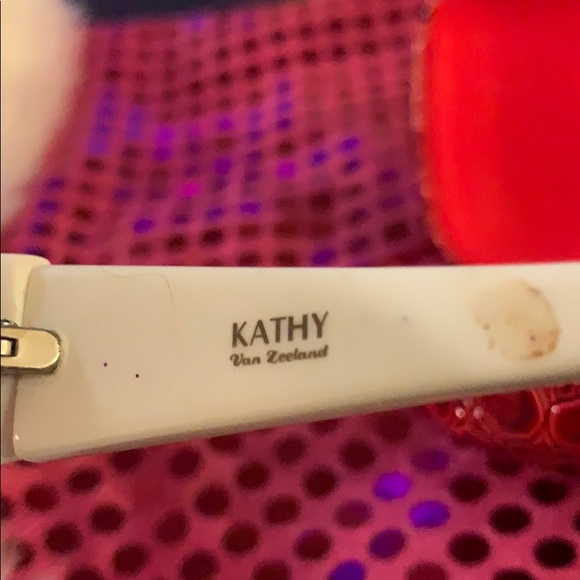 Kathy Van Zeeland Sun Glasses - Picture 5 of 7